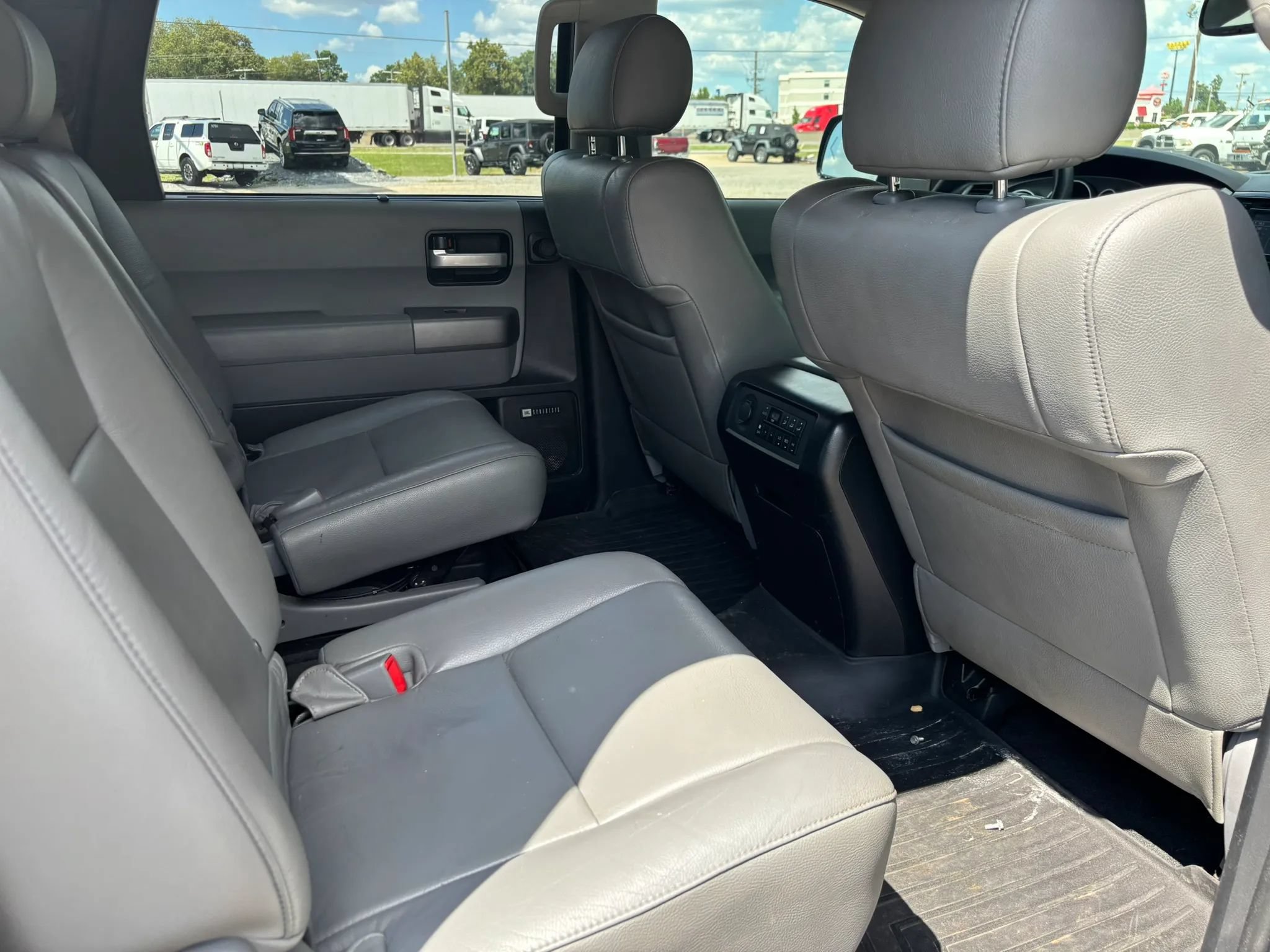 Used 2014 Toyota Sequoia Limited AWD/4WD image 16