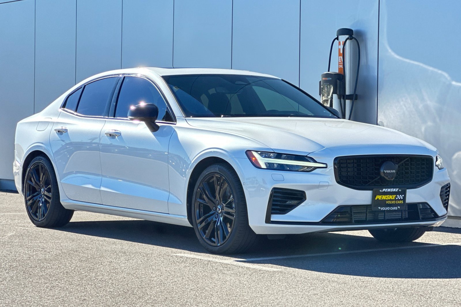 Used 2023 Volvo S60 T8 Plus w/ Climate Package image 7