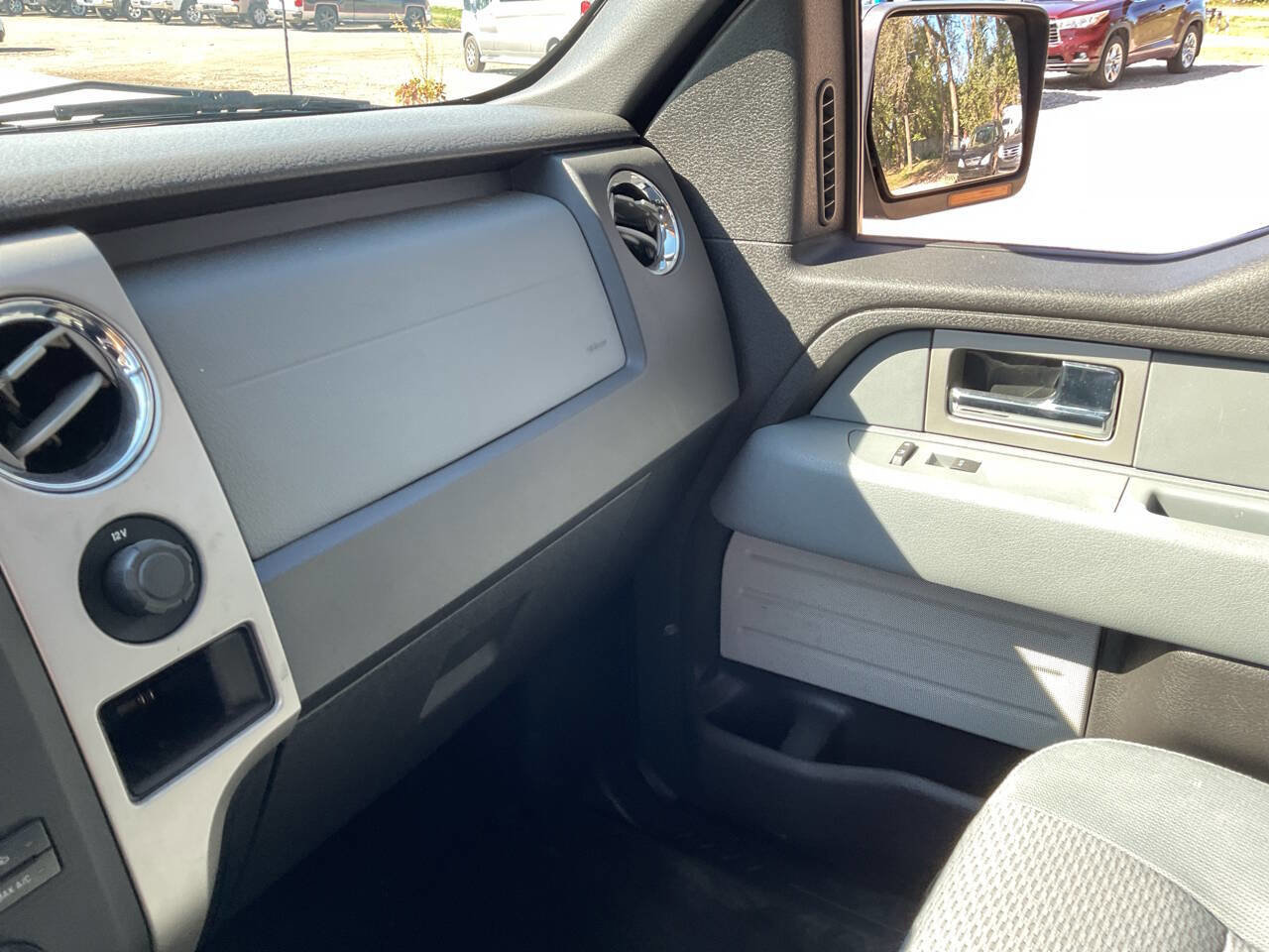 Used 2011 Ford F150 XLT w/ XLT Chrome Pkg image 13