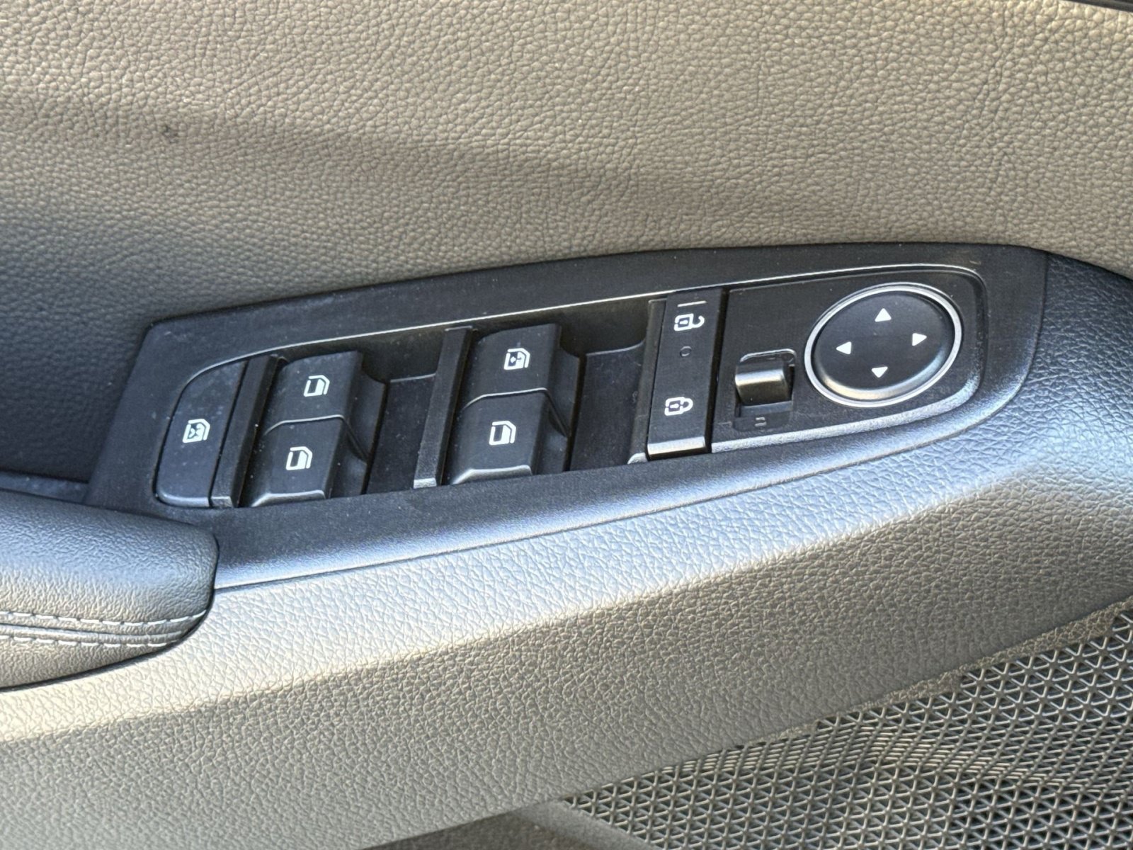 Used 2025 Kia Seltos EX FWD image 19