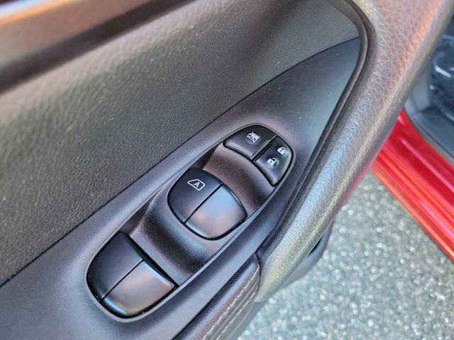 Used 2021 Nissan Rogue Sport S image 16