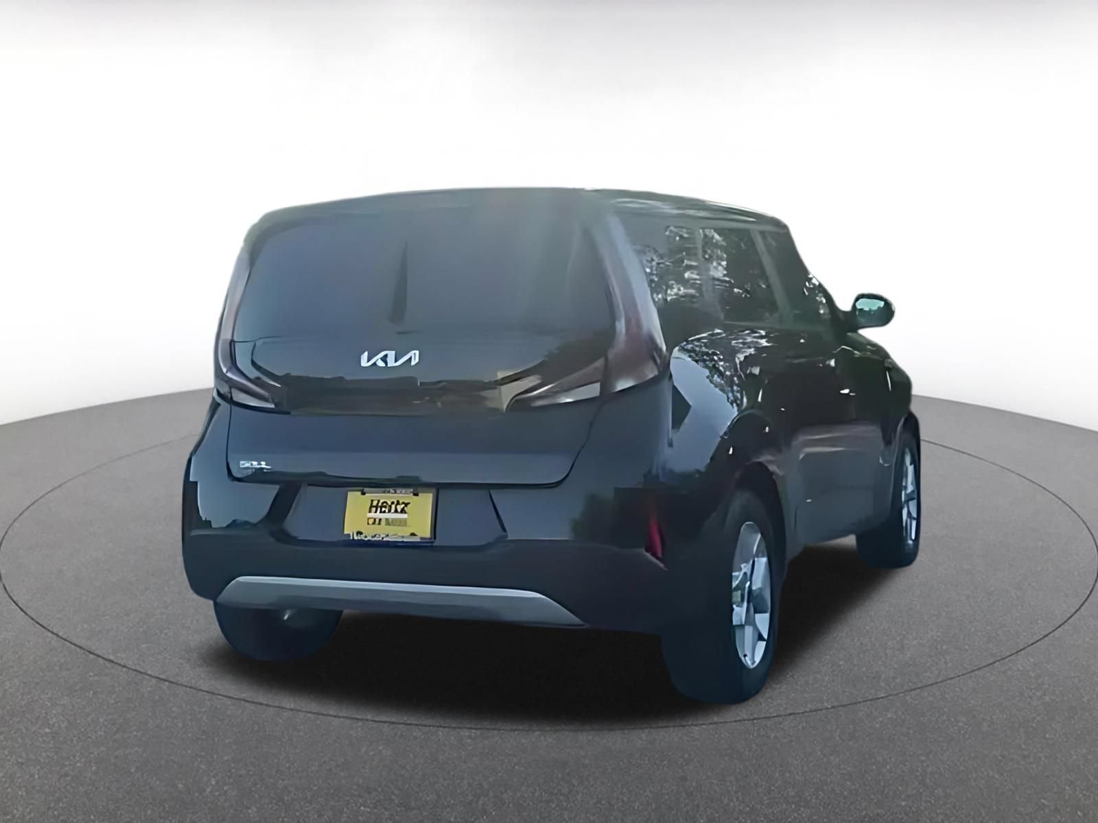 Used 2025 Kia Soul LX w/ LX Technology Package FWD image 6
