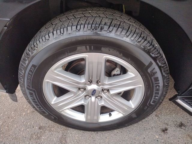 Used 2020 Ford Expedition XLT w/ Equipment Group 202A AWD/4WD image 32