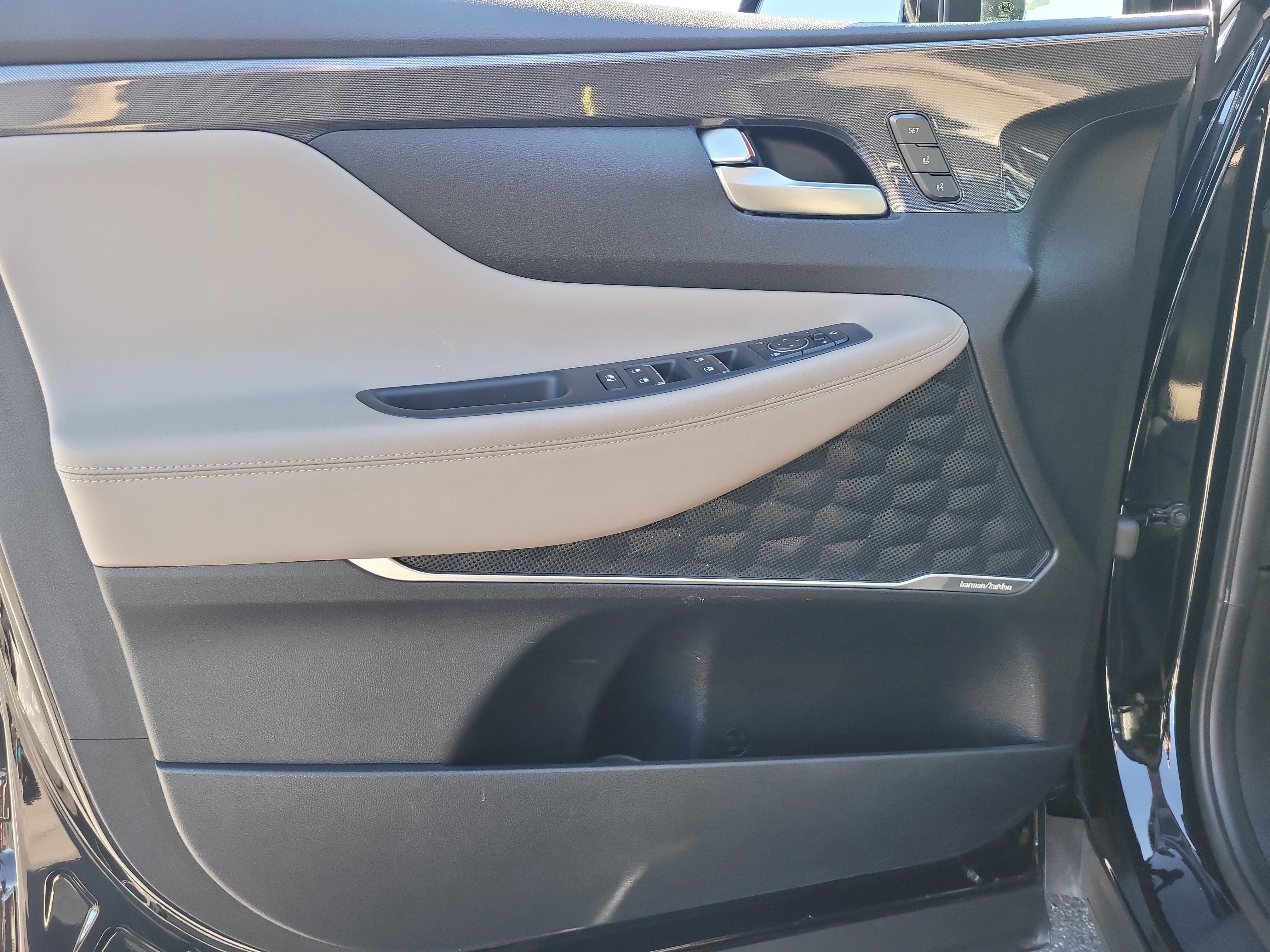 Used 2022 Hyundai Santa Fe Limited image 15