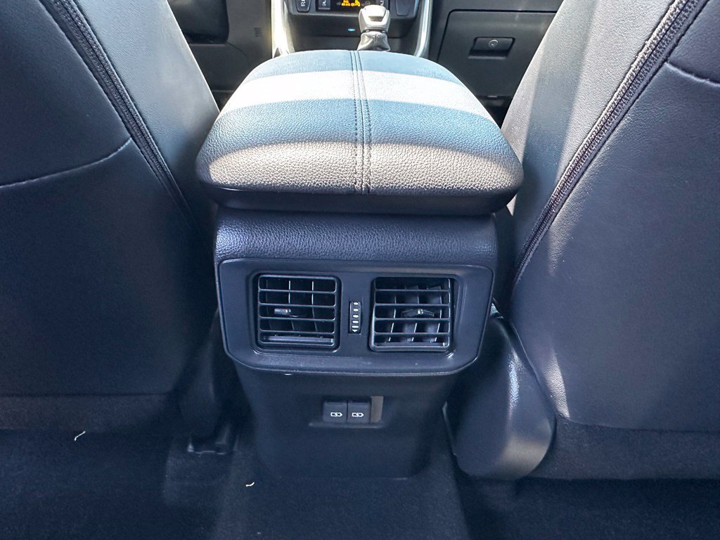 Used 2025 Toyota RAV4 XSE AWD/4WD image 22