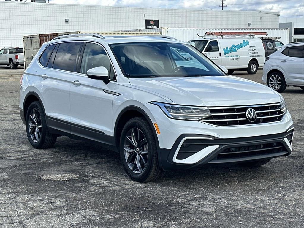 Certified 2023 Volkswagen Tiguan SE w/ Panoramic Sunroof Package image 7