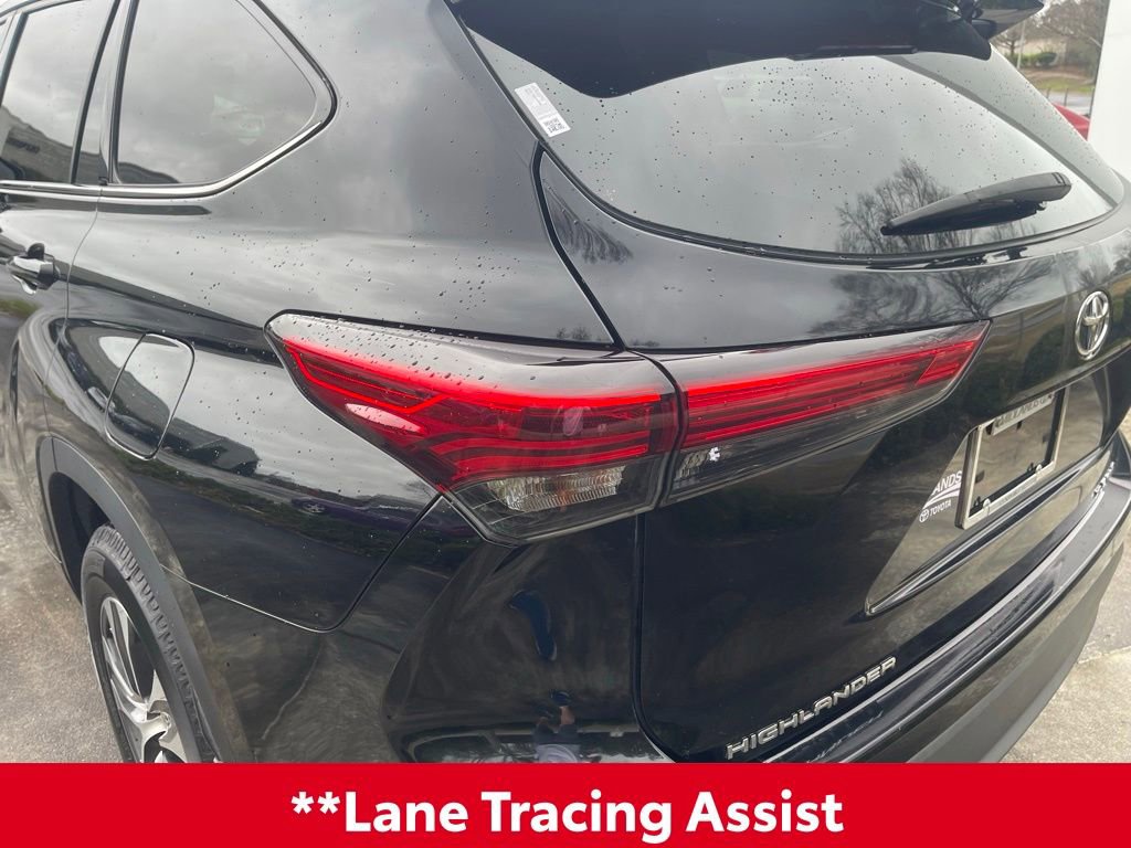 Used 2020 Toyota Highlander XLE image 13