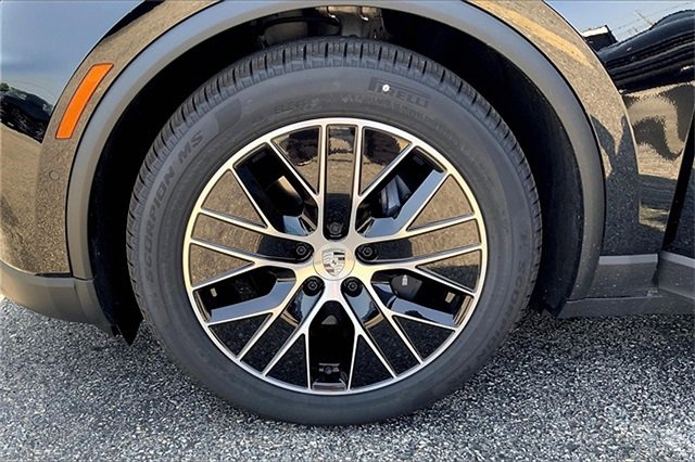 Used 2025 Porsche Macan Electric image 15