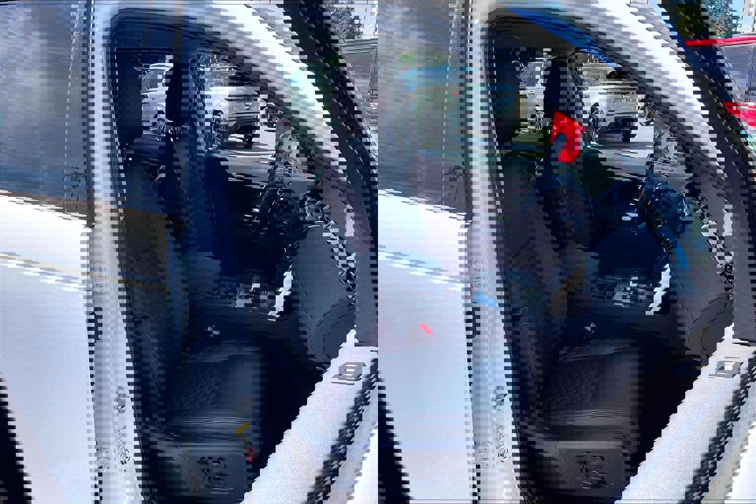 Certified 2025 Land Rover Discovery Sport S image 7