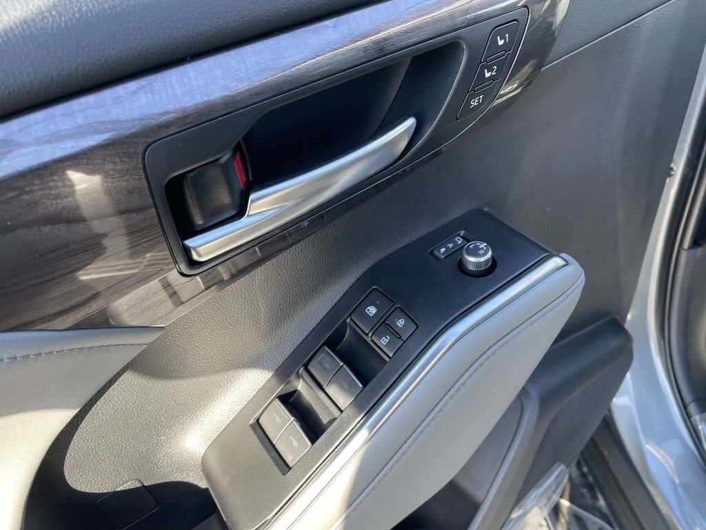 New 2026 Toyota Highlander Limited image 28