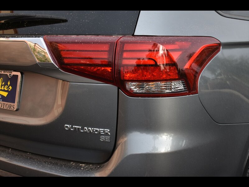 Used 2016 Mitsubishi Outlander SE FWD image 45