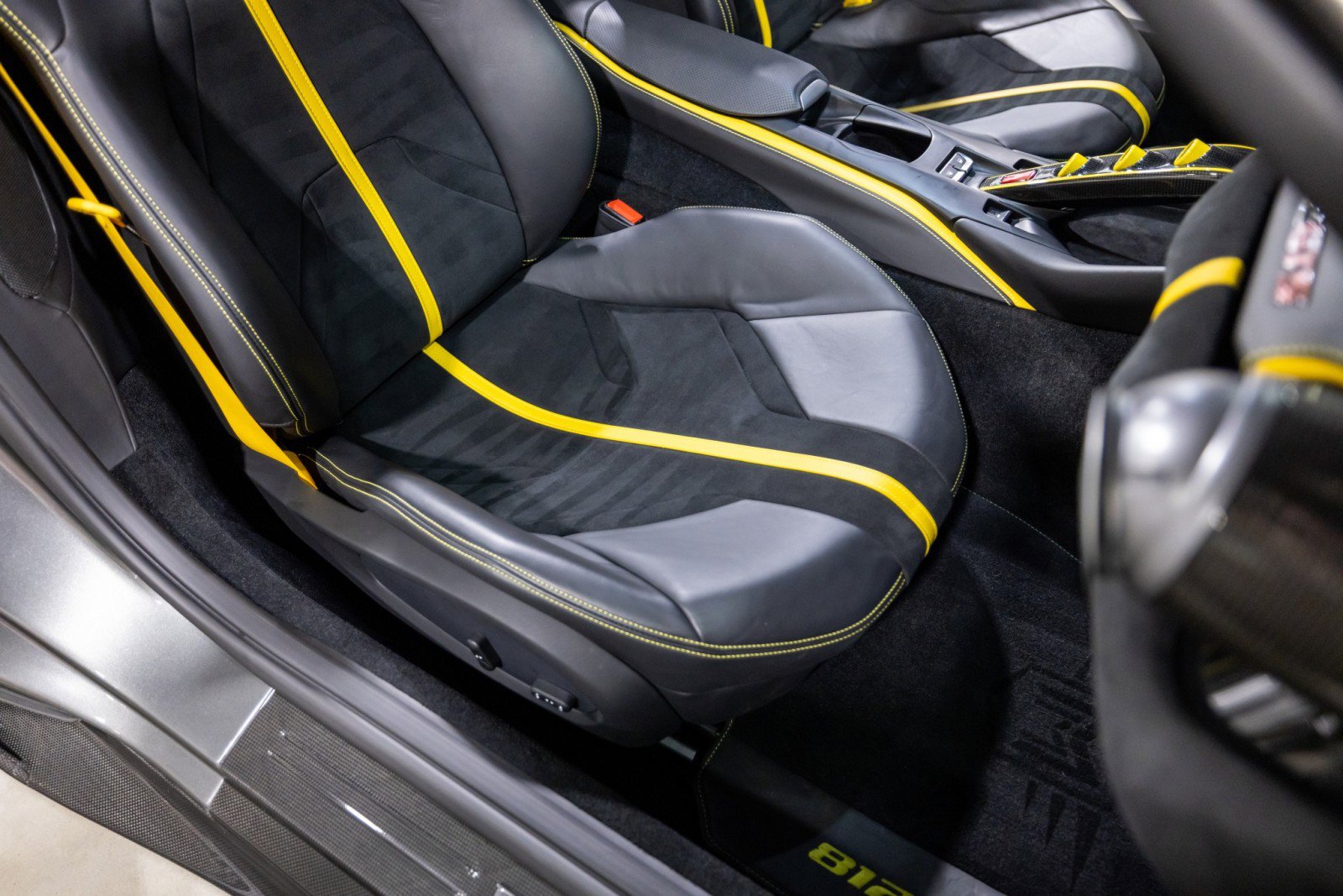 Used 2023 Ferrari 812 GTS image 39