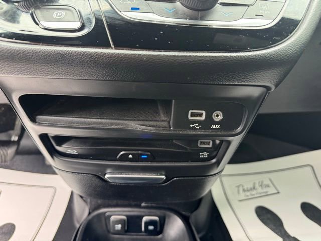 Used 2020 Chrysler Pacifica Touring-L Plus w/ Advanced Safetytec Group FWD image 20