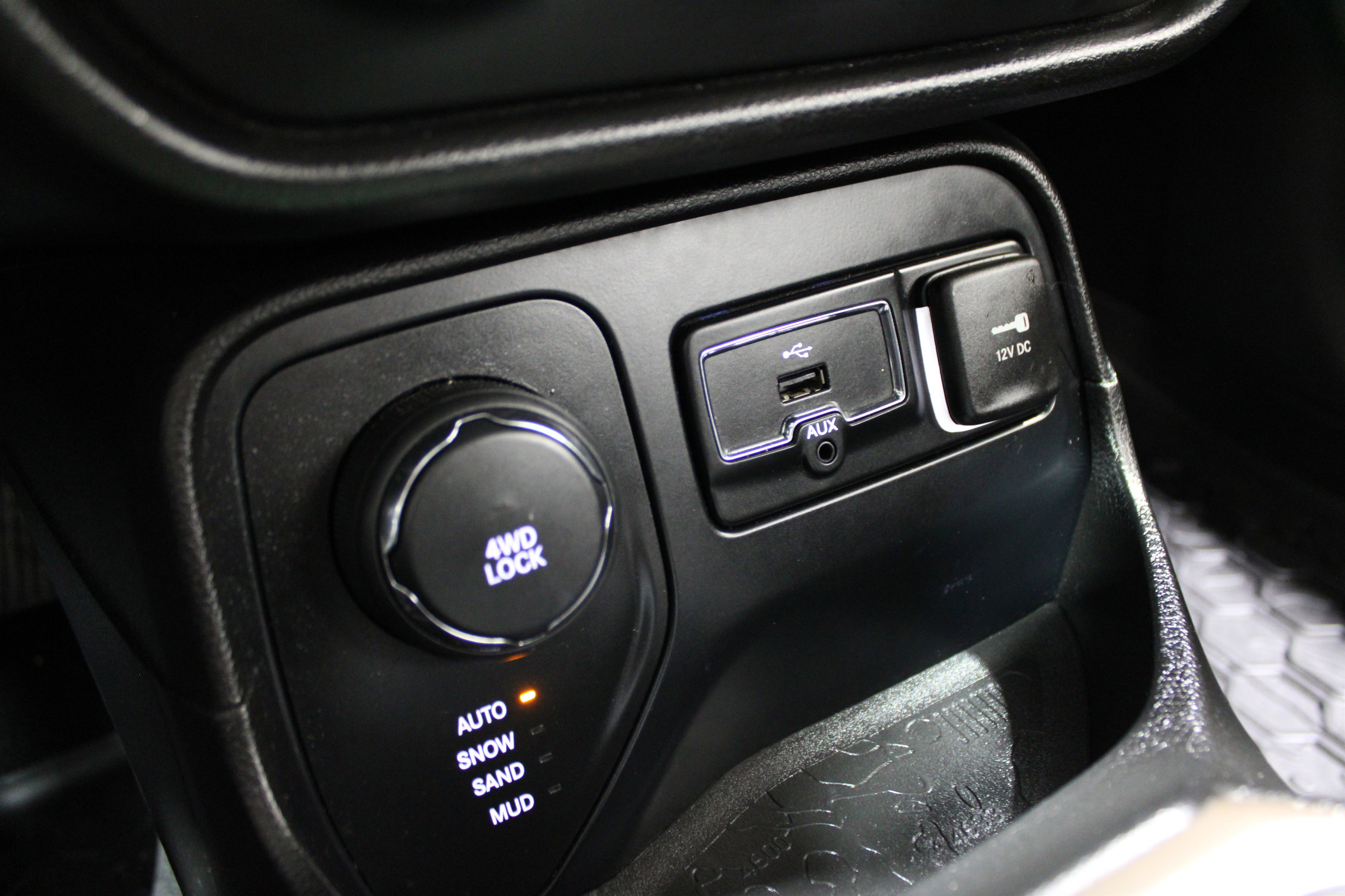 Used 2016 Jeep Renegade Latitude w/ Cold Weather Group image 19