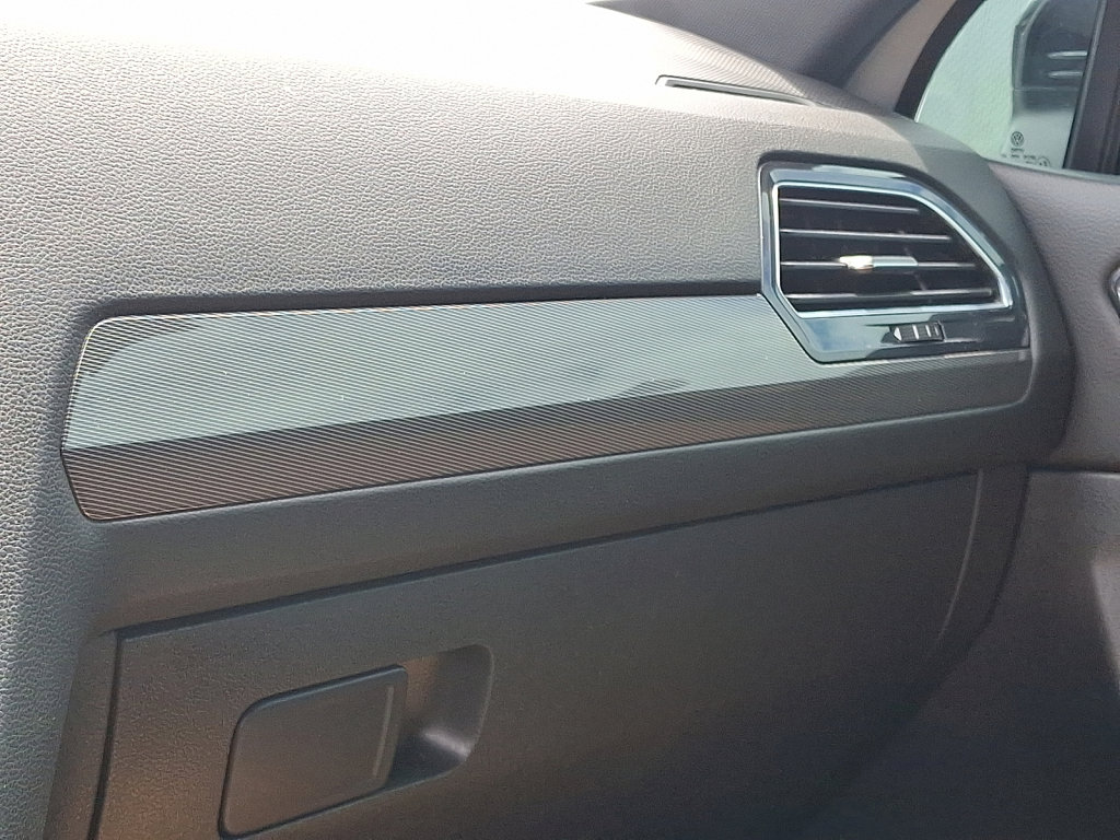 Used 2022 Volkswagen Tiguan SE R-Line image 30