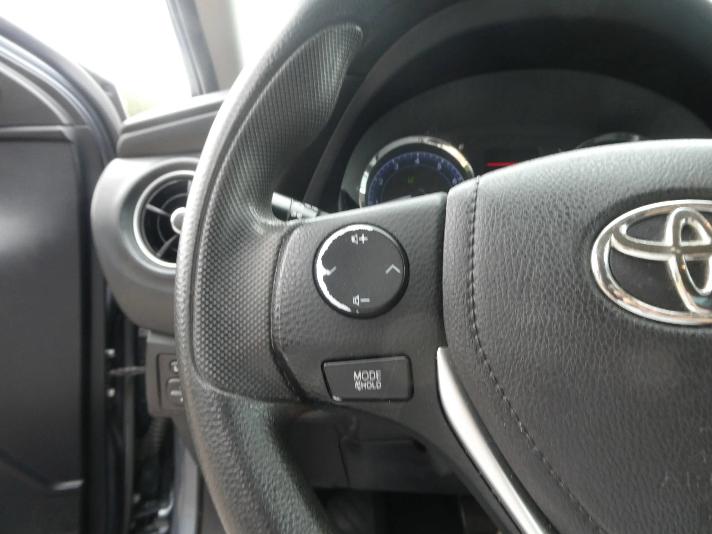 Used 2019 Toyota Corolla LE FWD image 15