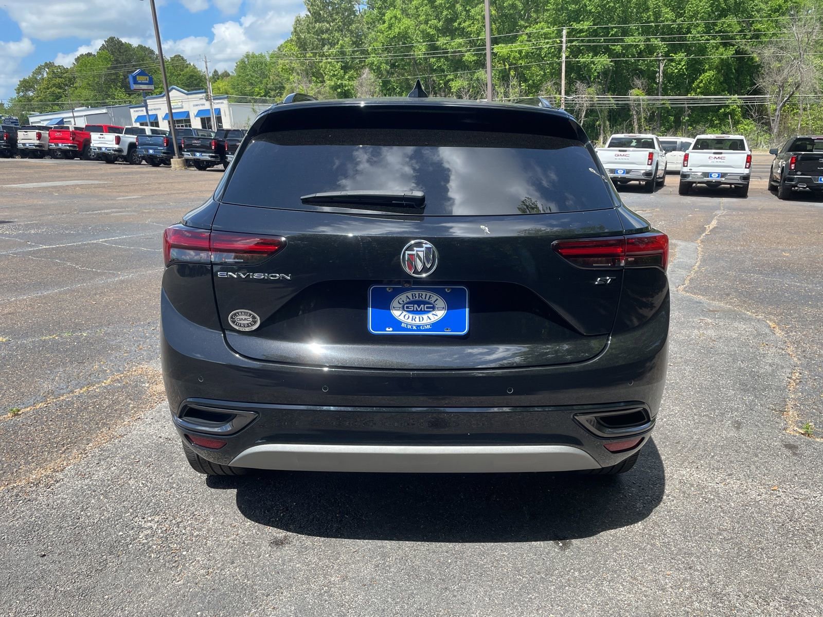 Used 2023 Buick Envision Essence w/ Sport Touring Package image 4