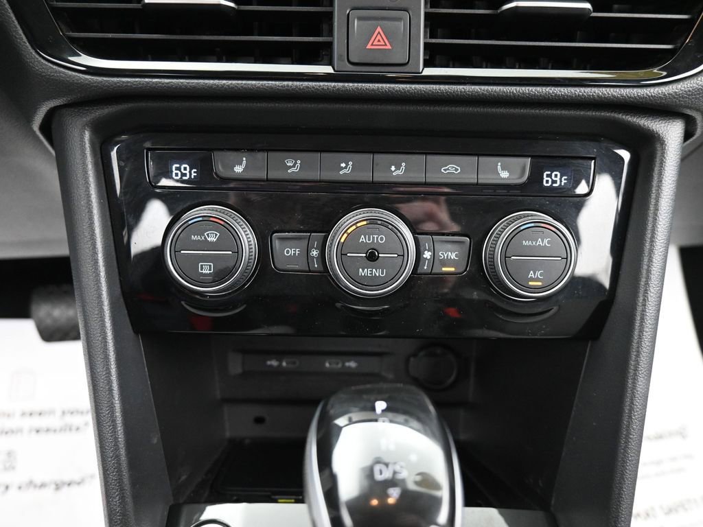 Used 2024 Volkswagen Taos SE image 24