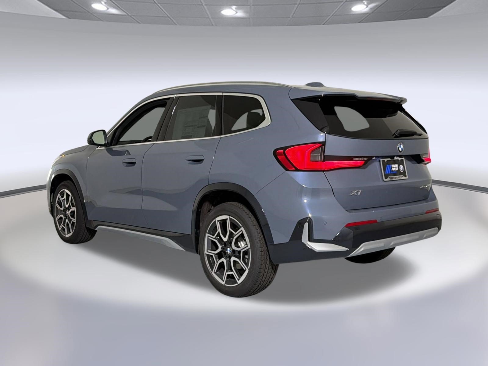 New 2026 BMW X1 xDrive28i w/ Technology Package AWD/4WD image 3