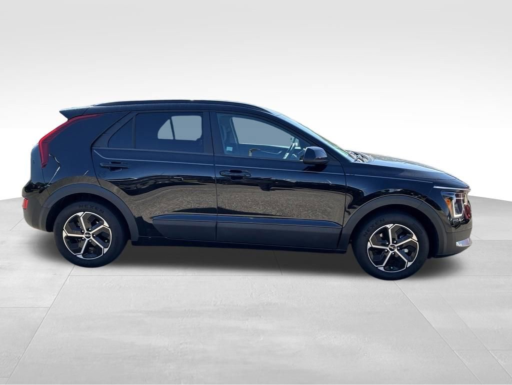 Used 2023 Kia Niro LX FWD image 7