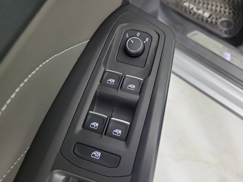 Used 2022 Volkswagen Atlas Cross Sport SE FWD image 19