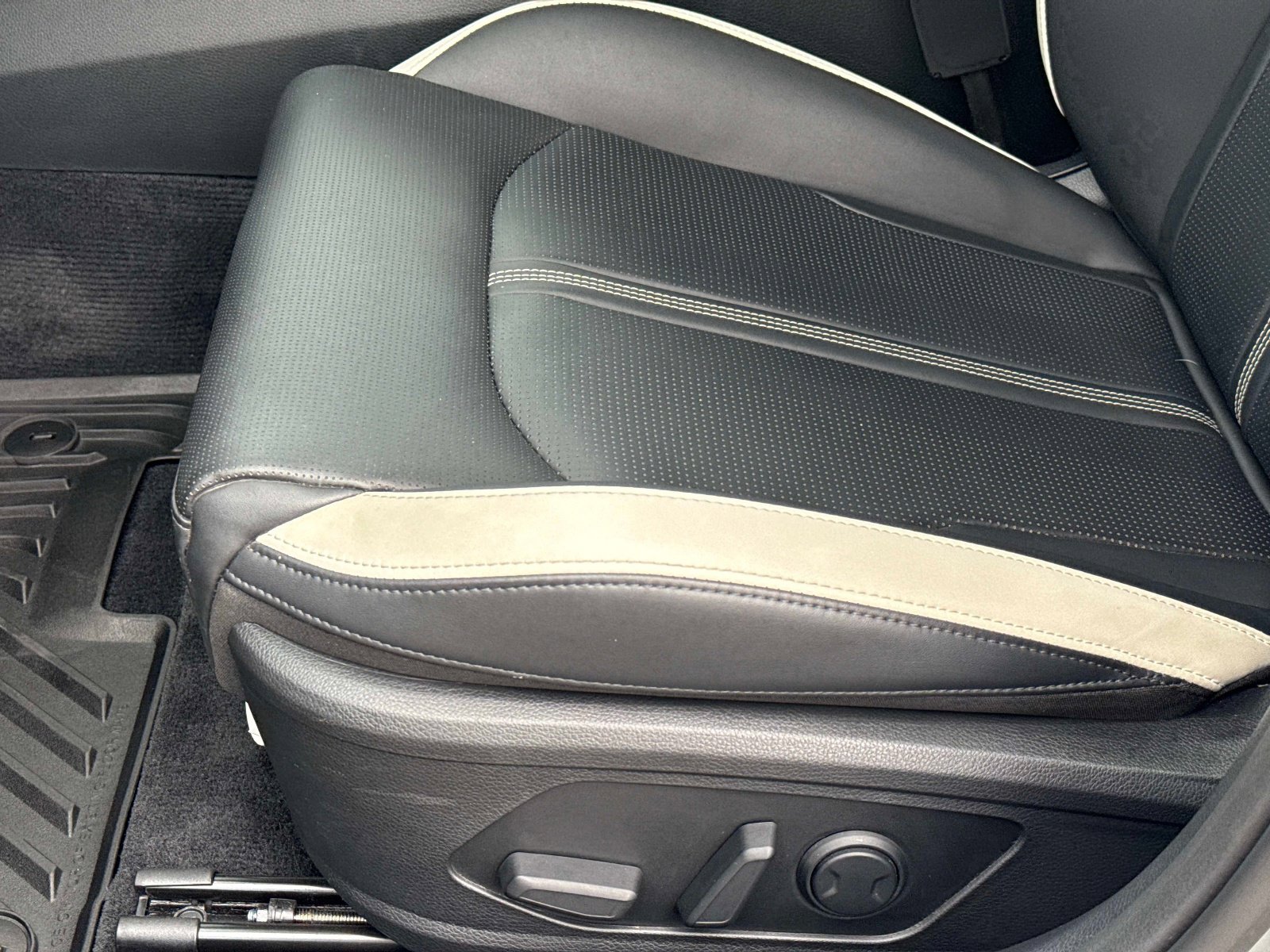 Used 2025 Kia K5 GT-Line w/ GT-Line Premium Package image 21