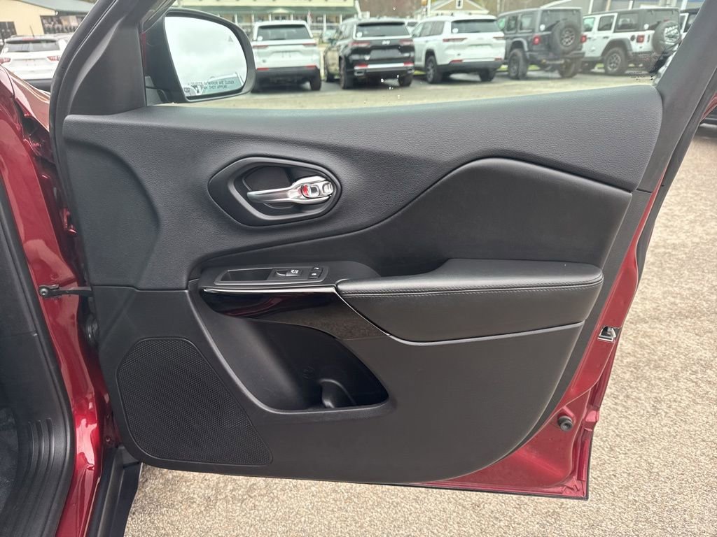 Certified 2019 Jeep Cherokee Latitude Plus image 30