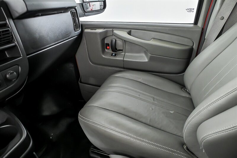 Used 2014 GMC Savana 1500 RWD image 24