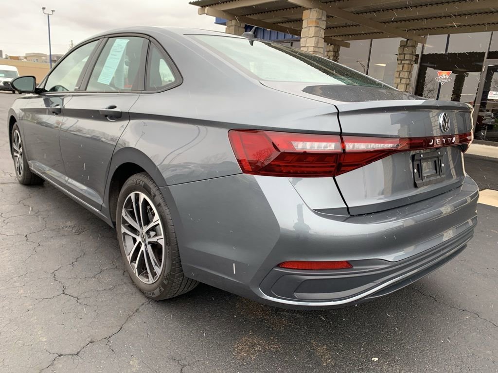 Used 2025 Volkswagen Jetta Sport image 5