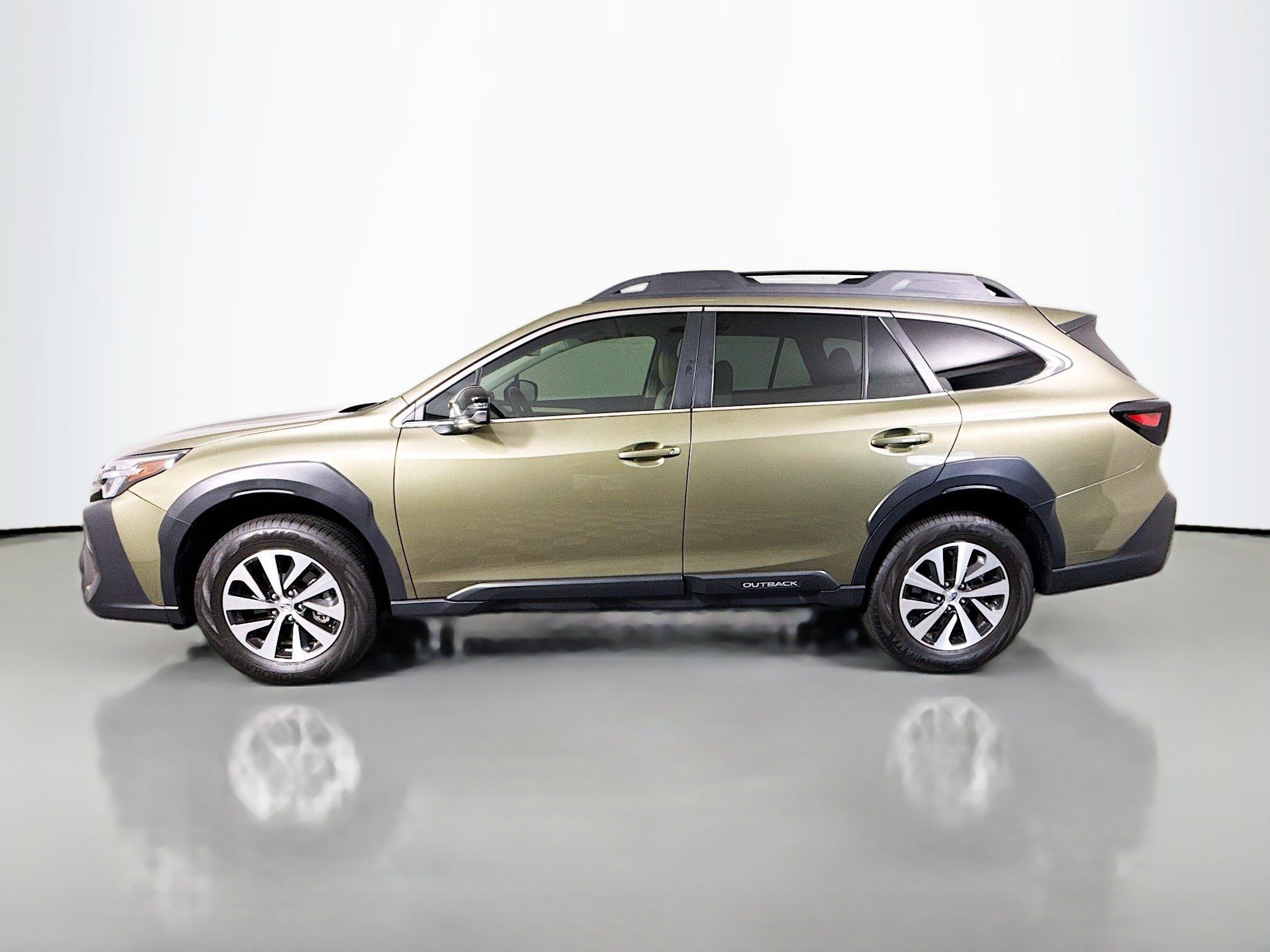 Used 2025 Subaru Outback Premium AWD/4WD image 6