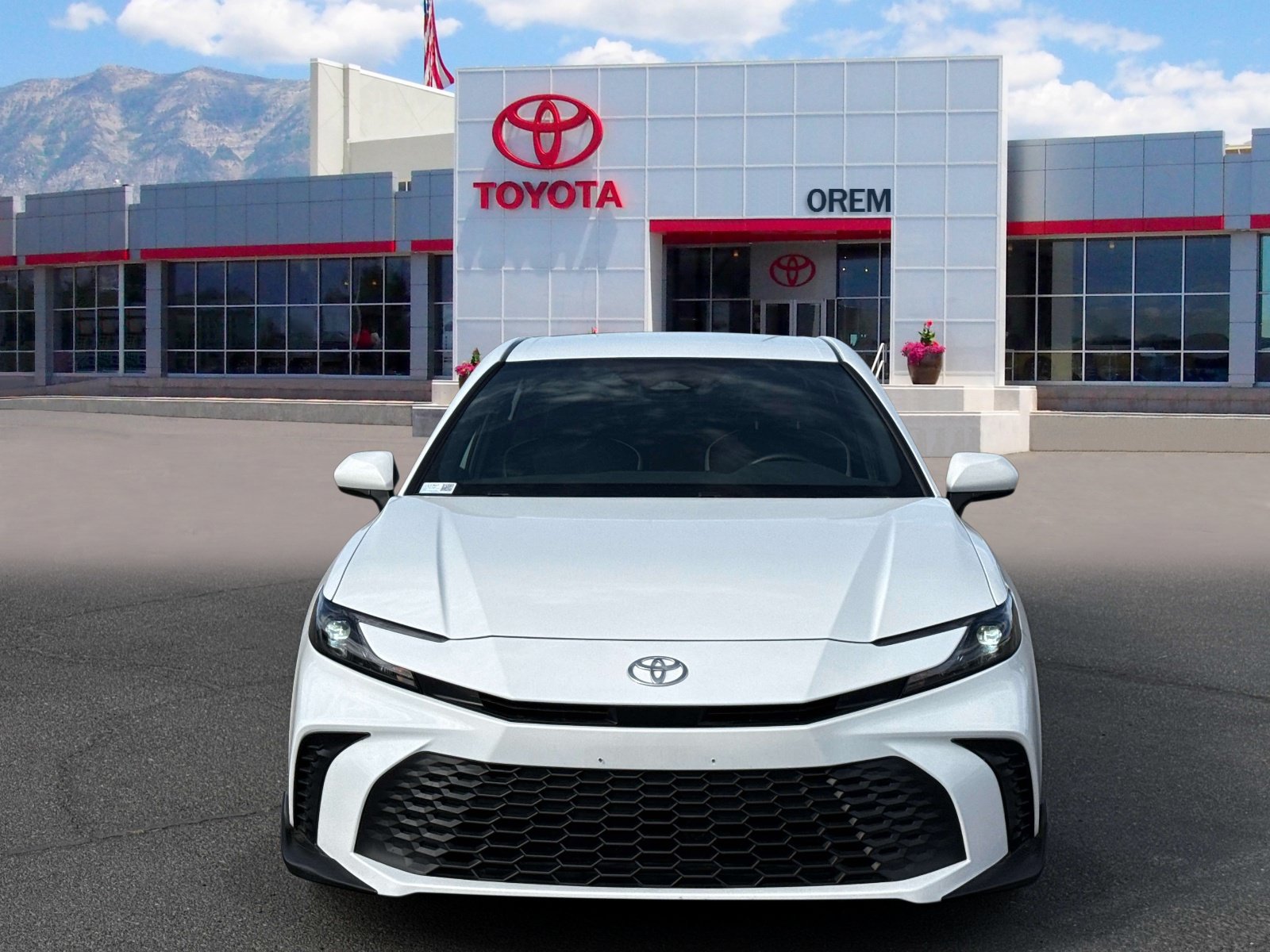 Used 2025 Toyota Camry SE w/ Multimedia Upgrade Package FWD image 2