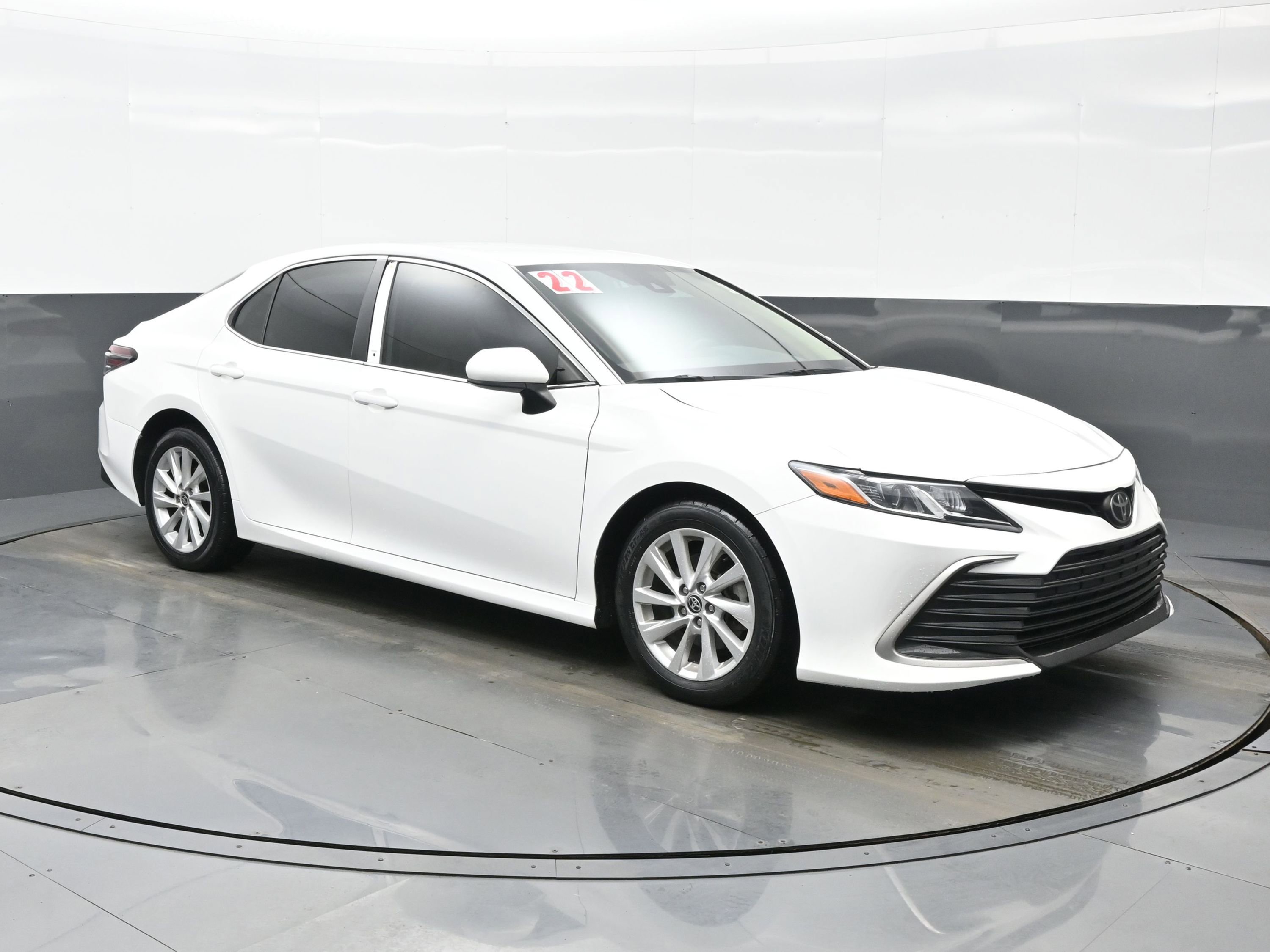 Used 2022 Toyota Camry LE image 8