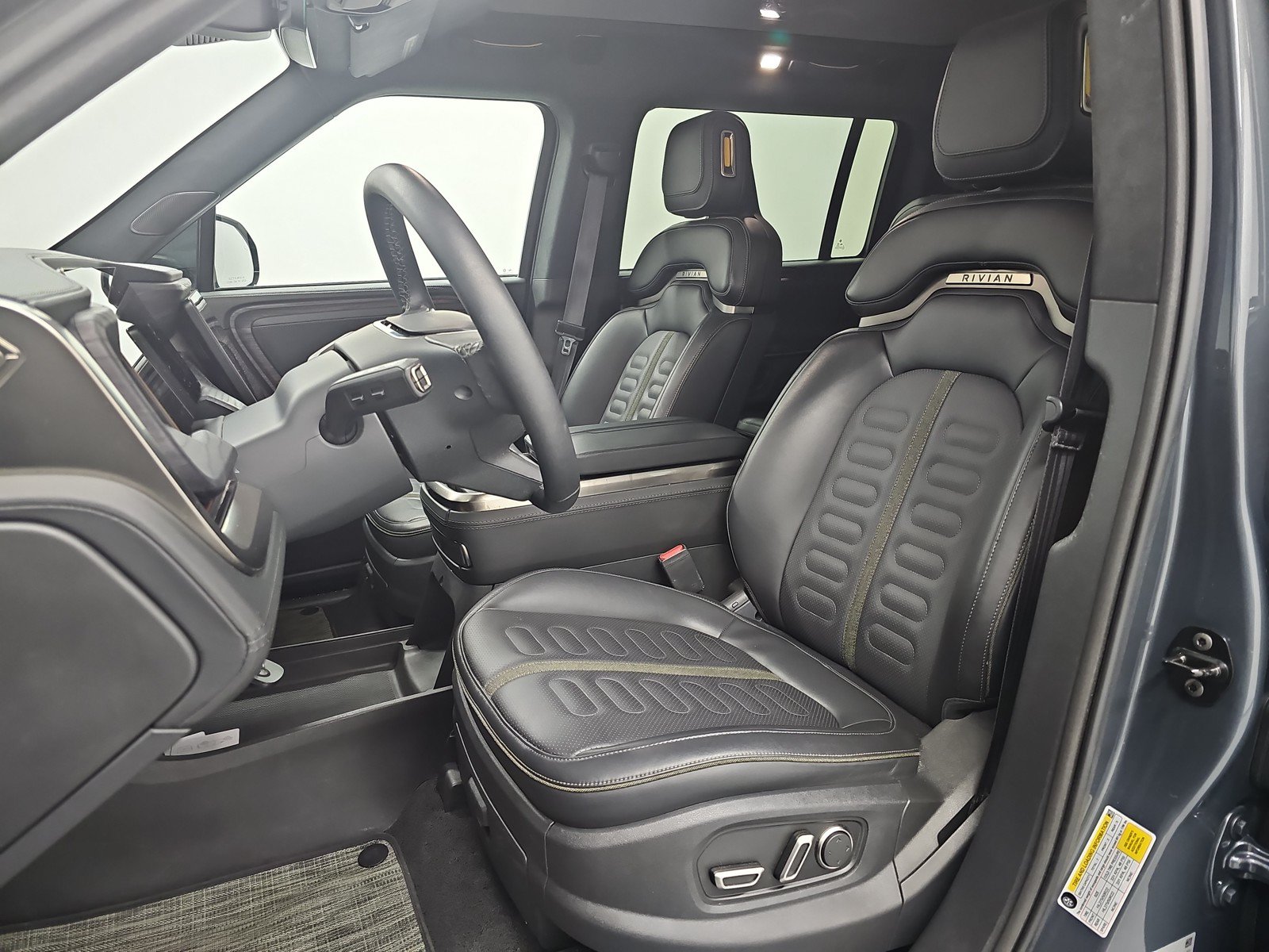 Used 2024 Rivian R1S Adventure AWD/4WD image 20