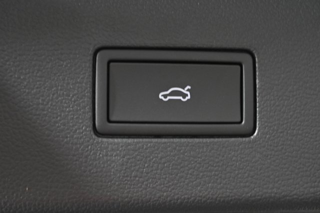 New 2025 Volkswagen Atlas SEL Premium R-Line image 11