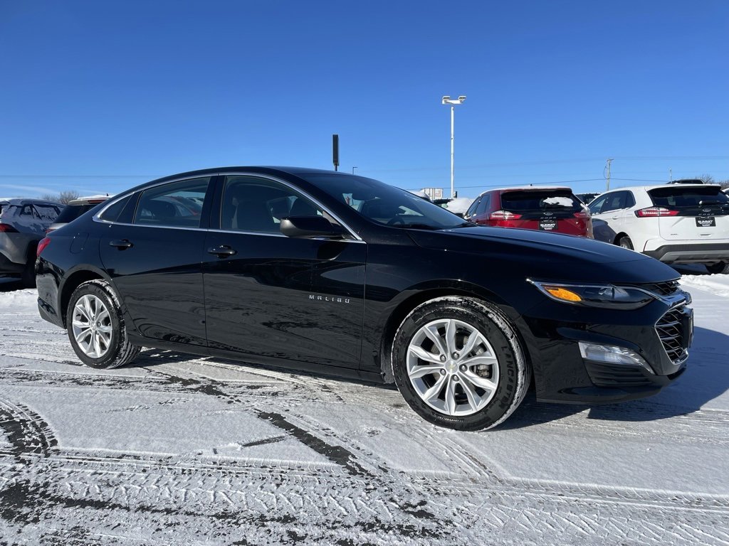 Used 2025 Chevrolet Malibu LT image 2
