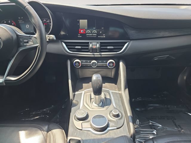 Used 2019 Alfa Romeo Giulia AWD w/ Cold Weather Package image 11
