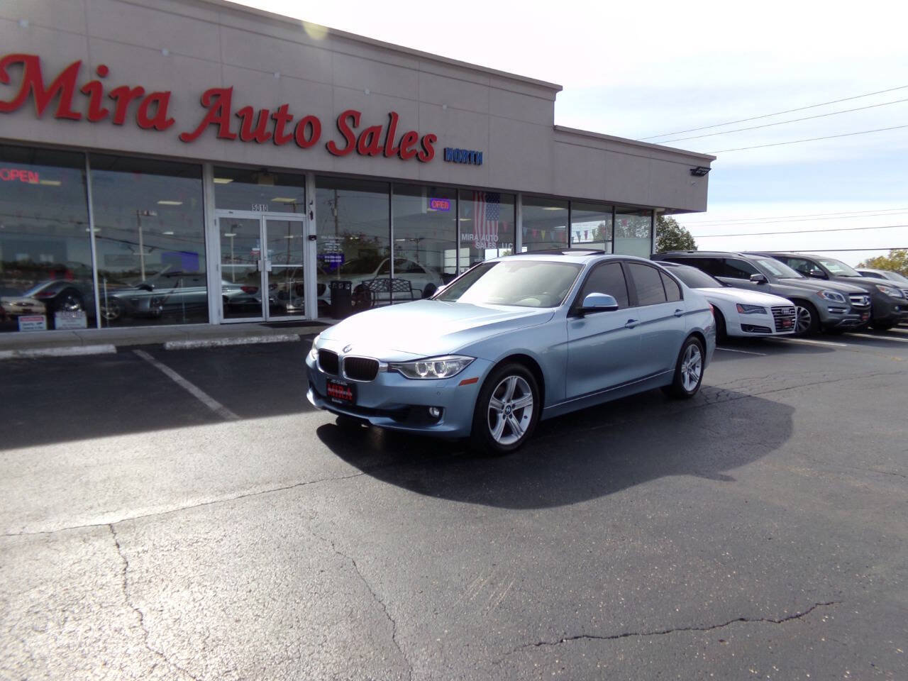 Used 2013 BMW 328i xDrive Sedan AWD/4WD image 2