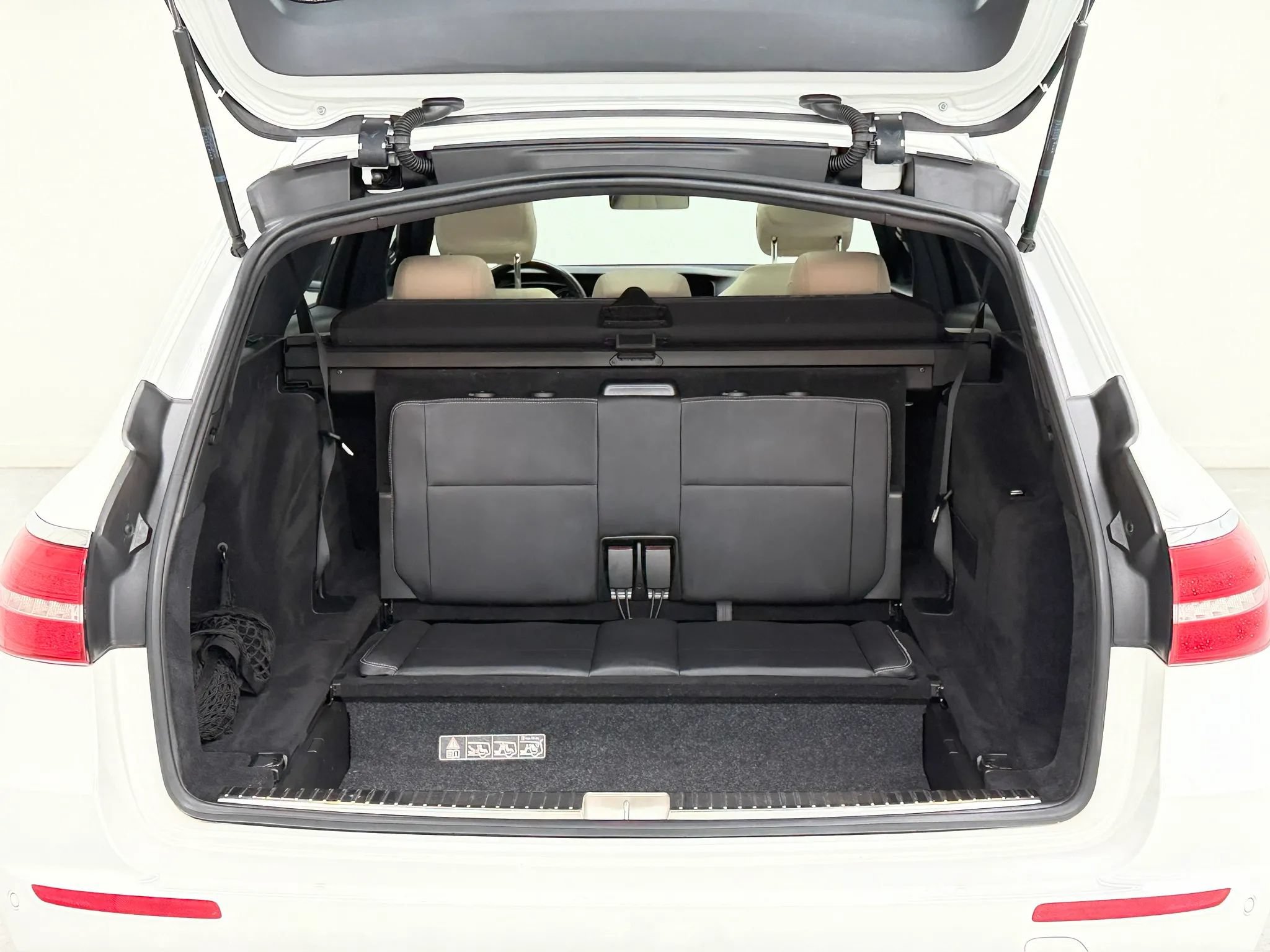 Used 2017 Mercedes-Benz E 400 4MATIC Wagon image 89