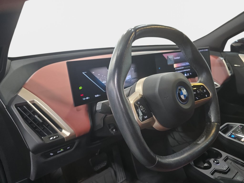 Used 2024 BMW iX xDrive50 w/ Premium Package AWD/4WD image 23