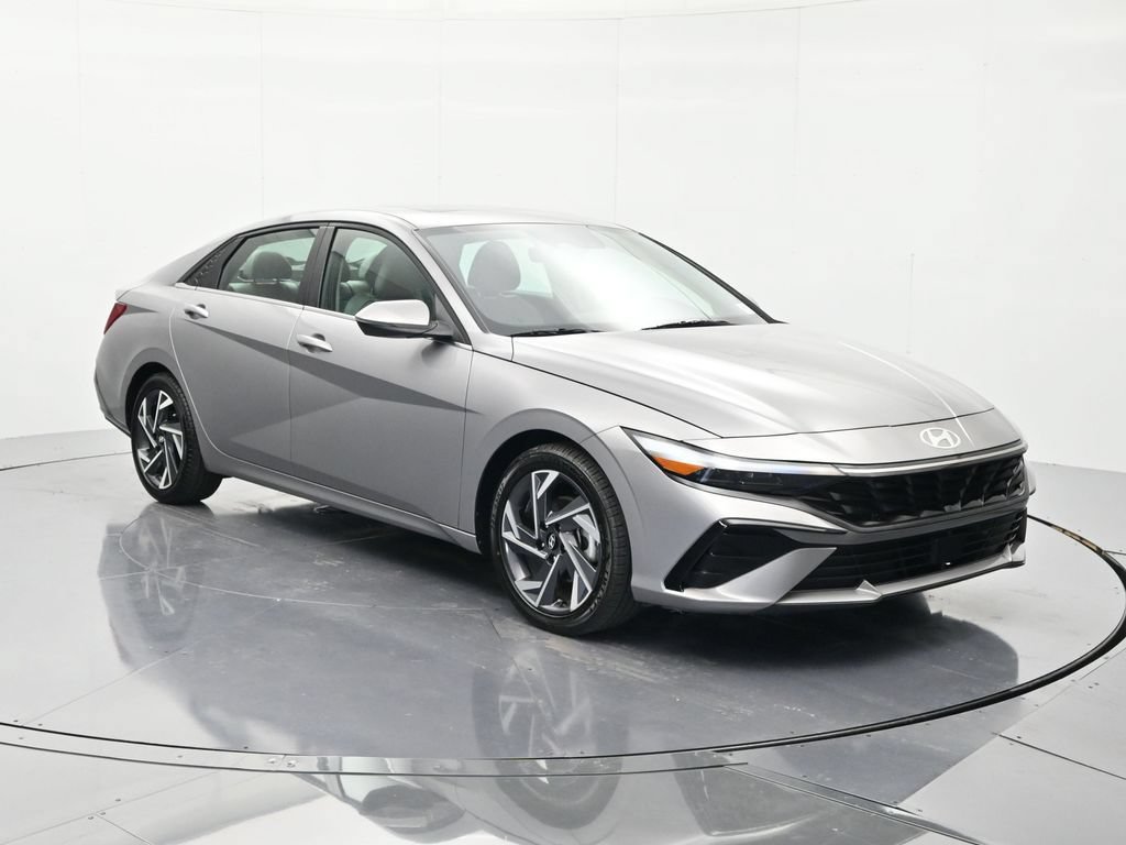 Used 2025 Hyundai Elantra Limited FWD image 3
