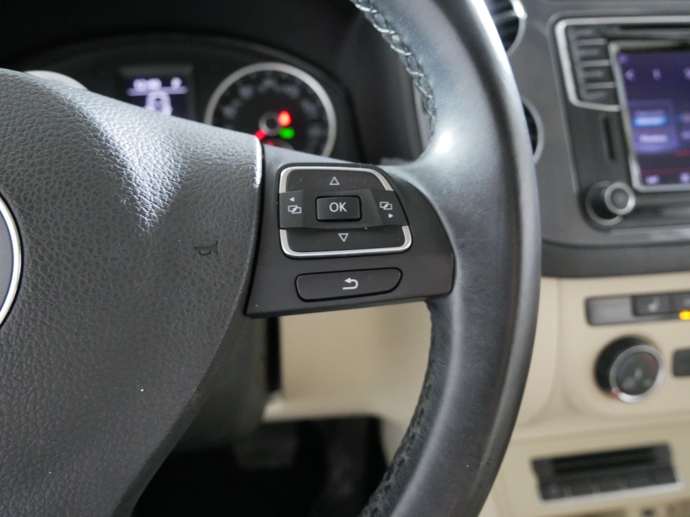 Used 2016 Volkswagen Tiguan SE AWD/4WD image 28