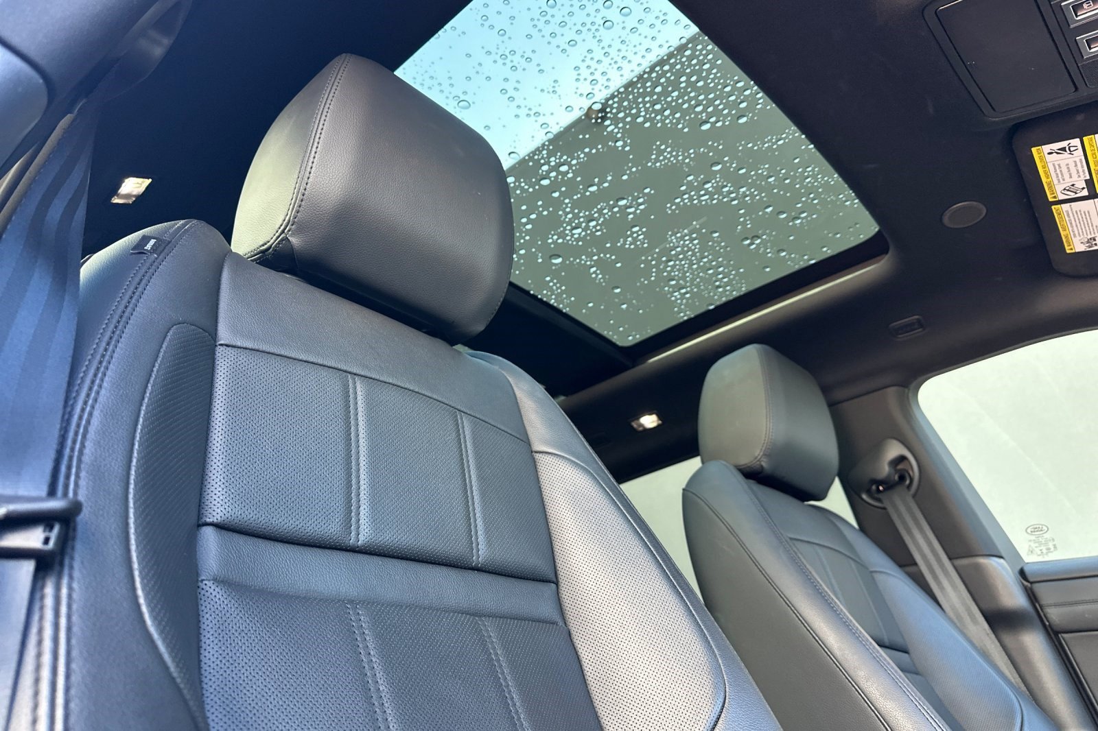 Used 2022 Land Rover Range Rover Evoque R-Dynamic SE image 25