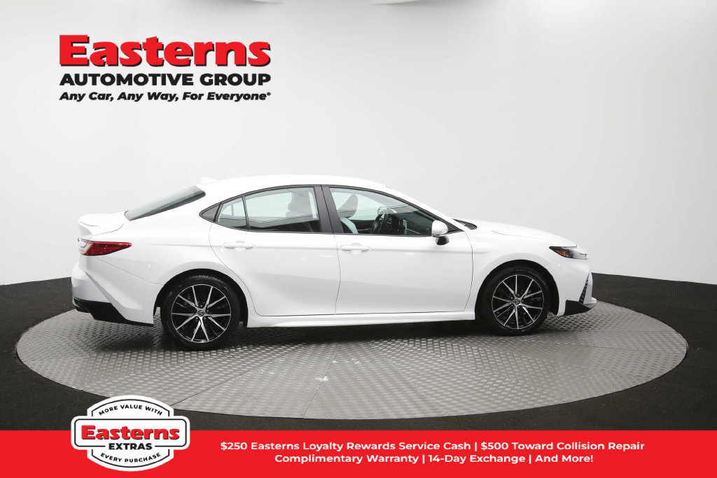 Used 2025 Toyota Camry SE FWD image 43
