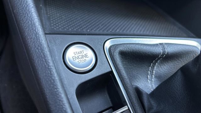 Used 2023 Volkswagen Jetta SE w/ Panoramic Sunroof Package FWD image 29