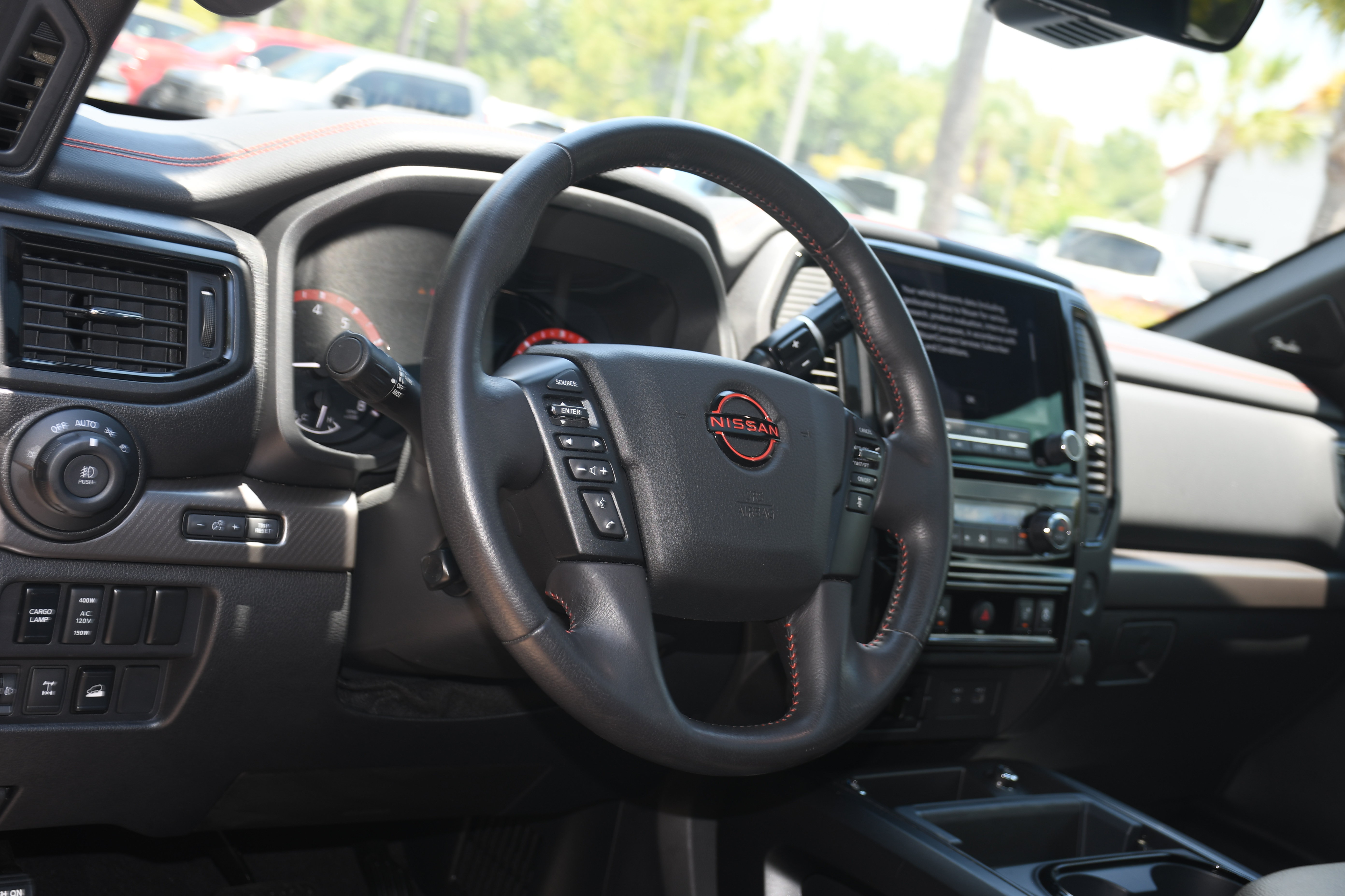 Used 2023 Nissan Titan PRO-4X w/ Pro-4x Convenience Package AWD/4WD image 9