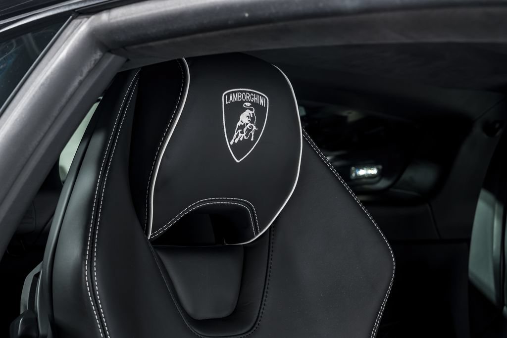 Used 2020 Lamborghini Huracan EVO RWD image 35