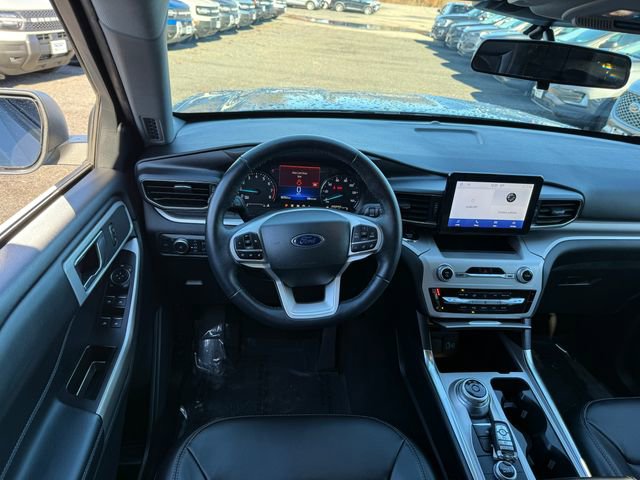 Used 2022 Ford Explorer XLT w/ Equipment Group 202A image 6