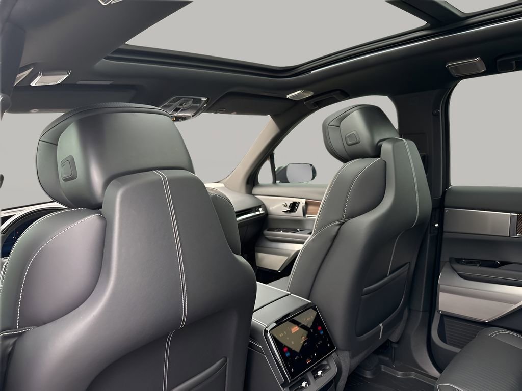 New 2026 Cadillac Vistiq Sport w/ LPO, Floor Liner Package image 36