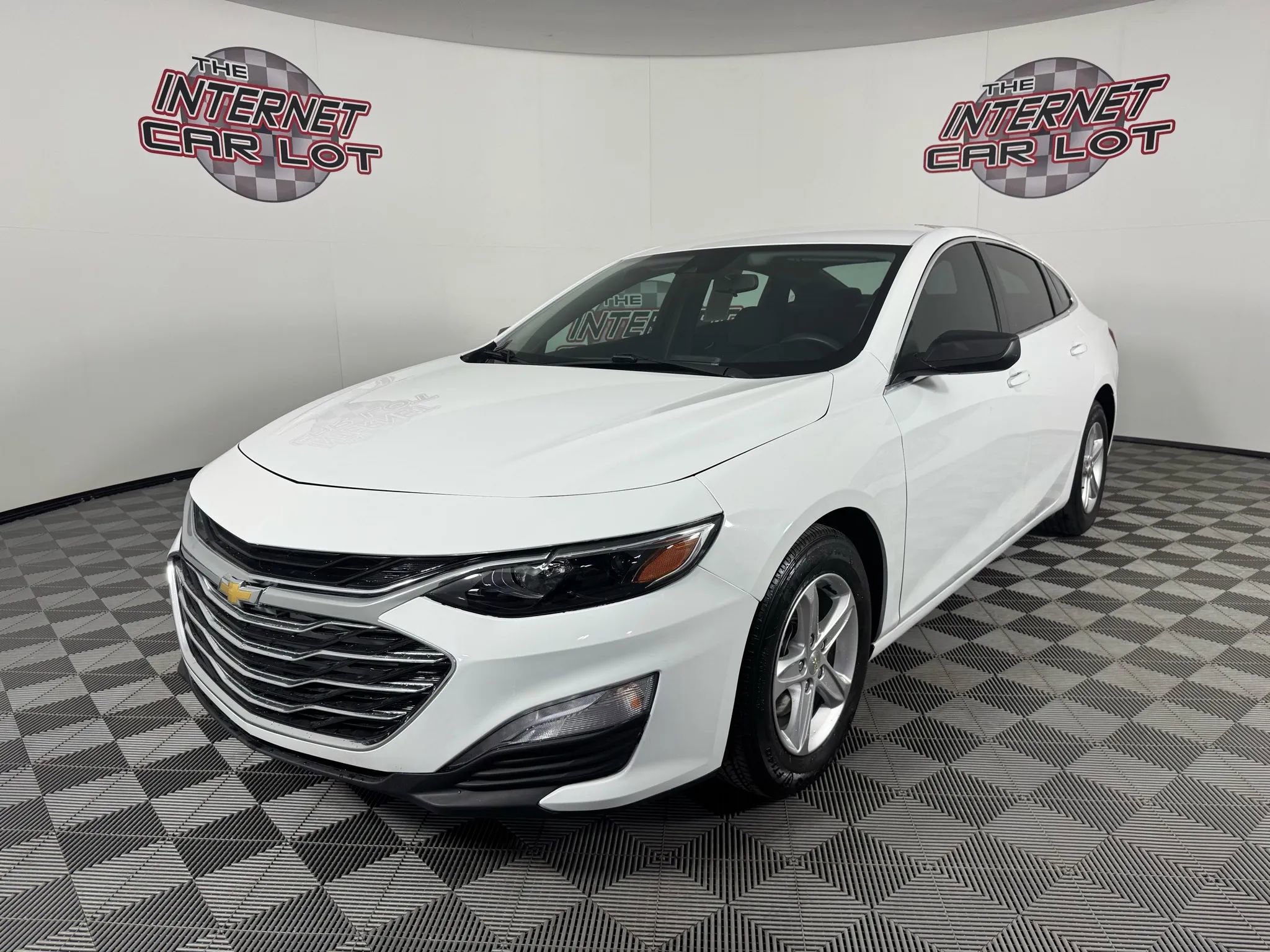 Used 2023 Chevrolet Malibu LS image 3
