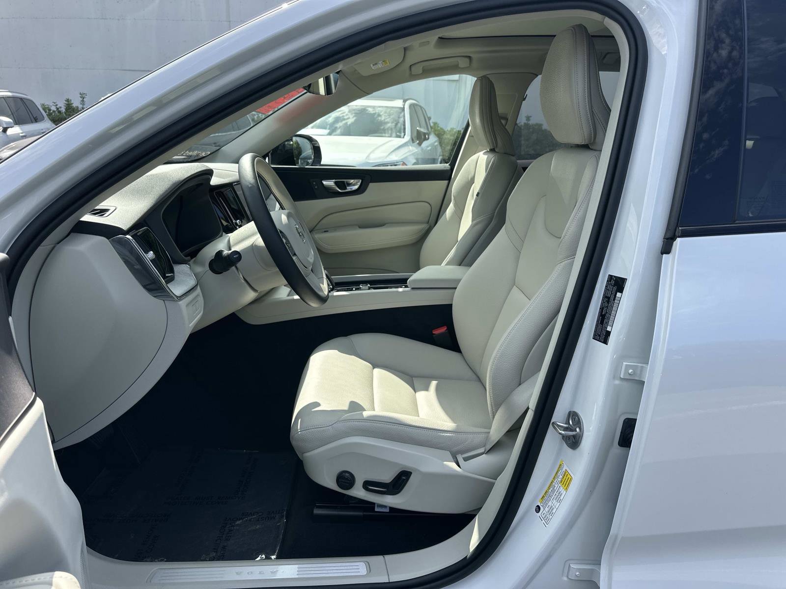 Certified 2025 Volvo XC60 T8 Plus w/ Protection Package Premier image 17